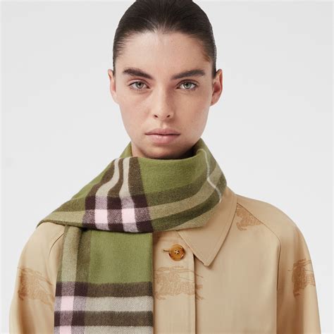 burberry scarf story.